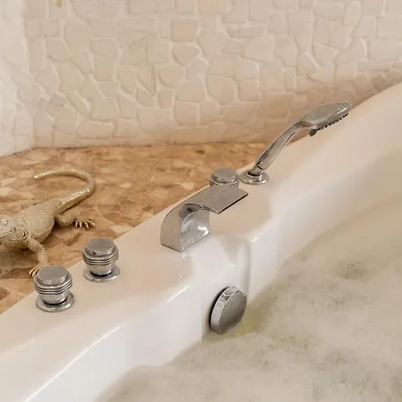 Apartment #1 Luxury Jacuzzi Penthouse In Quiet Centre *